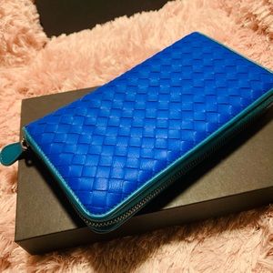 BOTTEGA VENETA BLUE/TEAL ZIPPER AROUND WALLET - NEW
